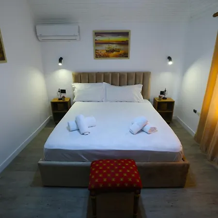 Alizee * Τίρανα