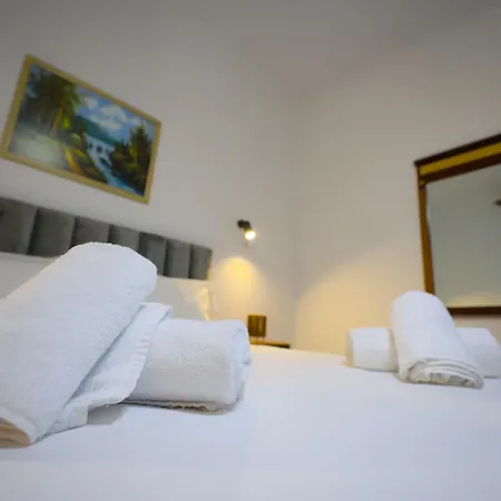 Alizee ホテル ティラナ