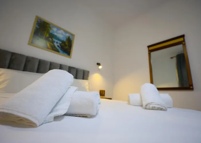 Alizee Отель Тирана