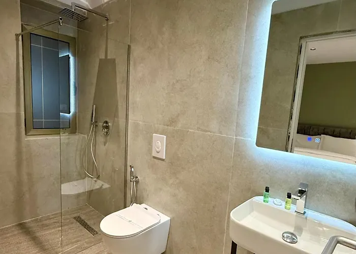 Alizee Отель Тирана